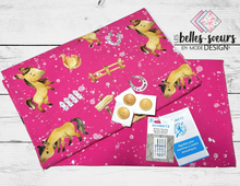 Charger l'image dans la galerie, ENSEMBLE DÉCOUVERTE PRÊTE À COUDRE- CHEVAUX ROSE - STOCK