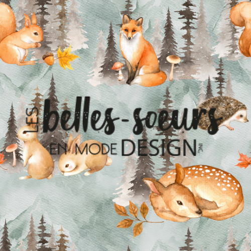 COLLECTION ANIMAUX DE LA FORÊT _ PETITE BICHE FOND MONTAGNEUX_ EXCLUSIF - STOCK